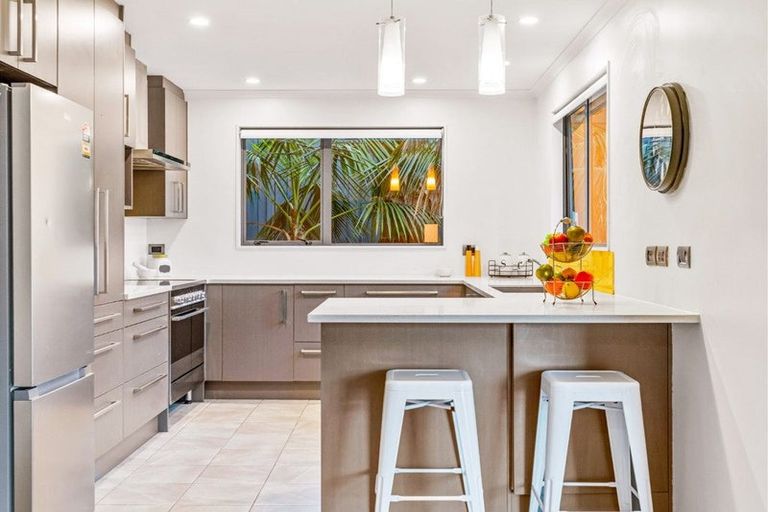 Photo of property in 21 Breenagh Place, Massey, Auckland, 0614