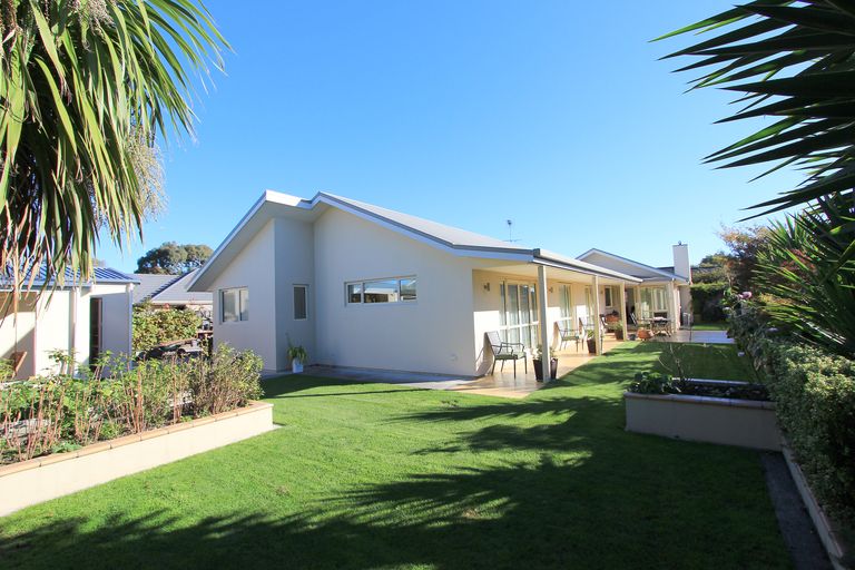 Photo of property in 20 Magnolia Drive, Springlands, Blenheim, 7201