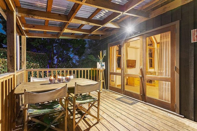 Photo of property in 43 West Lynn Road, Titirangi, Auckland, 0604