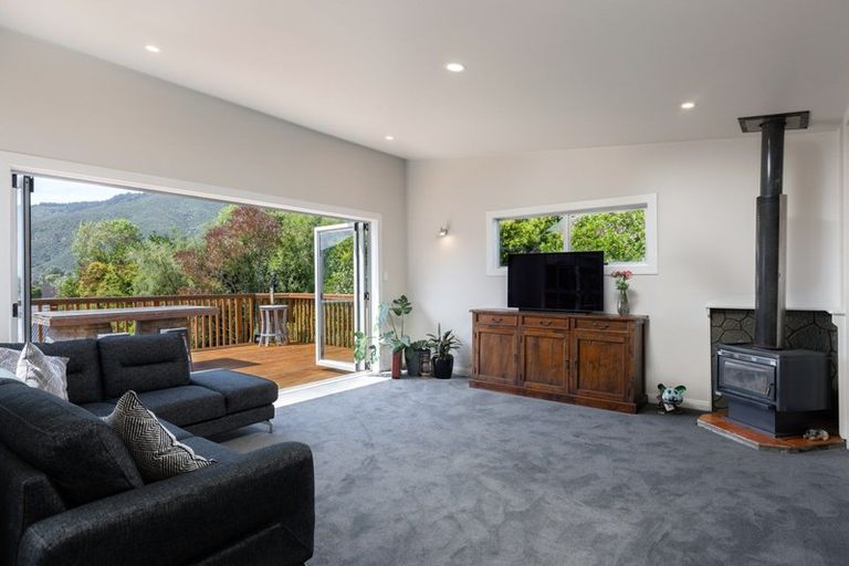 Photo of property in 11 Ranui Street, Waikawa, Picton, 7220