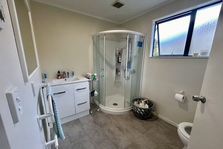 Photo of property in 26 Saunders Close, Whitby, Porirua, 5024