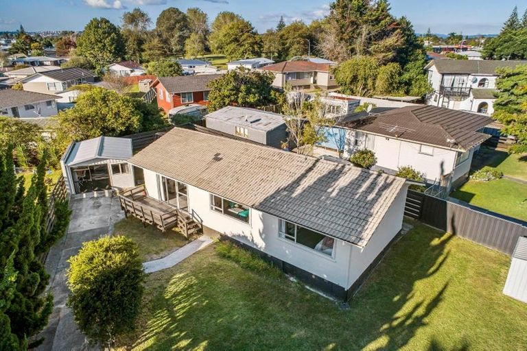 Photo of property in 8 Carbery Place, Manurewa, Auckland, 2102