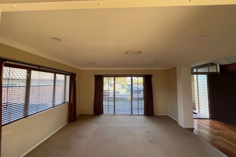 Photo of property in 9 Elwyn Close, Flat Bush, Auckland, 2016