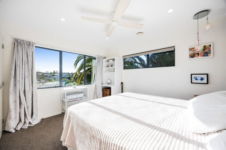 Photo of property in 15b Greta Place, Stanmore Bay, Whangaparaoa, 0932