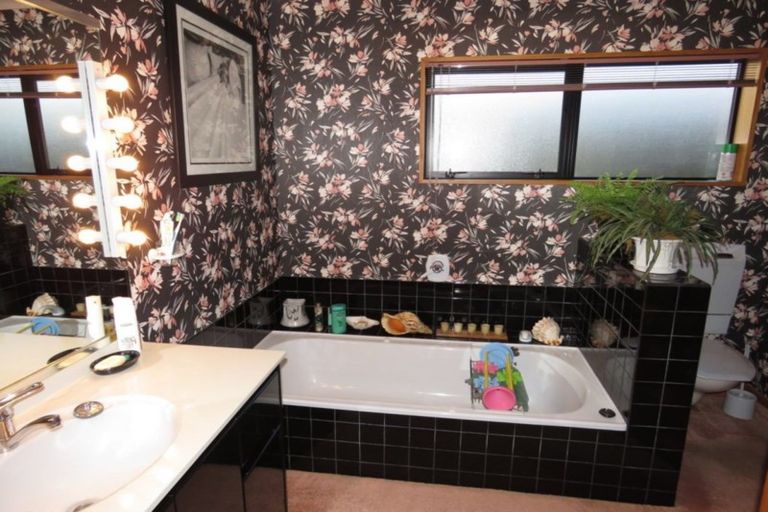 Photo of property in 15 Eastons Road, Westport, 7825