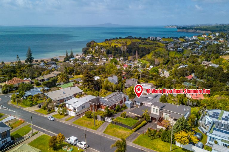 Photo of property in 70 Wade River Road, Stanmore Bay, Whangaparaoa, 0932