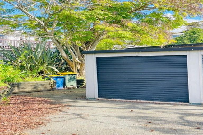 Photo of property in 1/26 Ludlow Terrace, Totara Vale, Auckland, 0627