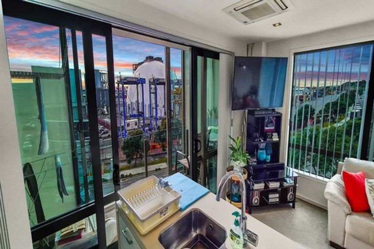 Photo of property in The Docks Apartments, 321/6 Dockside Lane, Auckland Central, Auckland, 1010