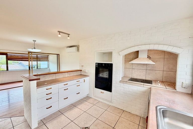 Photo of property in 2/48 Mayfair Crescent, Mairangi Bay, Auckland, 0630