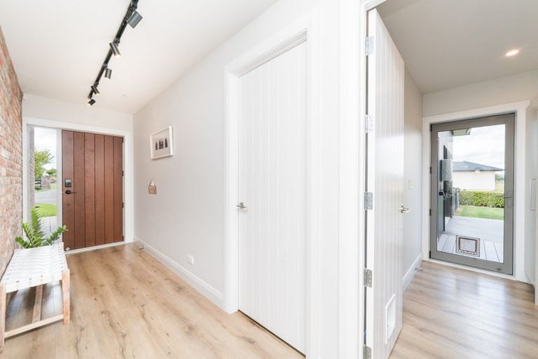 Photo of property in 9 Paterson Lane, Kelvin Grove, Palmerston North, 4470