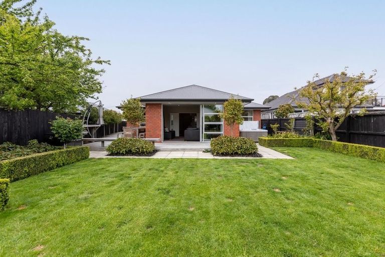 Photo of property in 6 Mappleton Avenue, Burnside, Christchurch, 8053