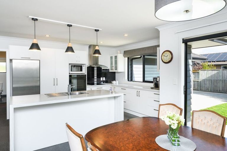 Photo of property in 44 Chestnut Close, Kelvin Grove, Palmerston North, 4414