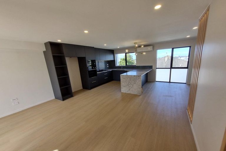 Photo of property in 1e Currey Crescent, Milford, Auckland, 0620