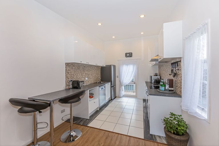 Photo of property in 1/206 Manuka Road, Bayview, Auckland, 0629