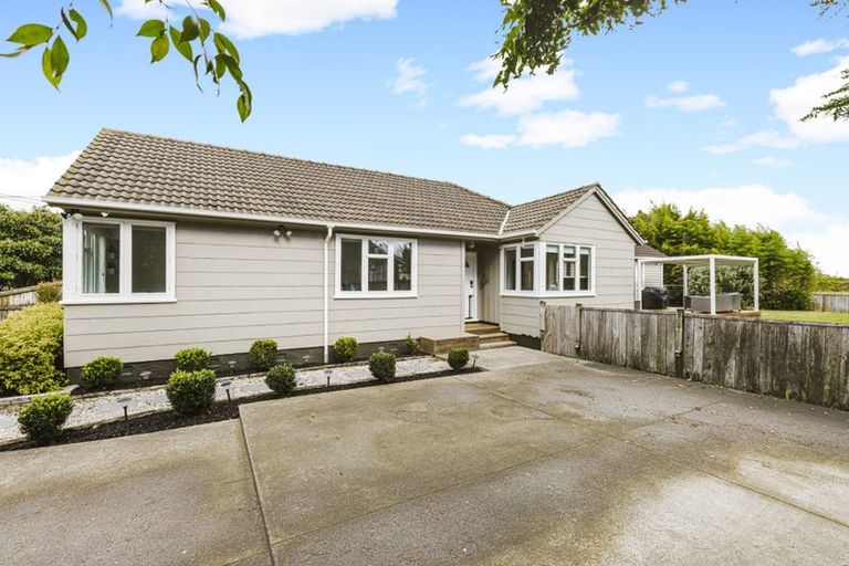 Photo of property in 12 Village Way, Ardmore, Papakura, 2582