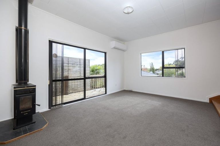 Photo of property in 67 Meadowvale Rise, Titirangi, Auckland, 0604