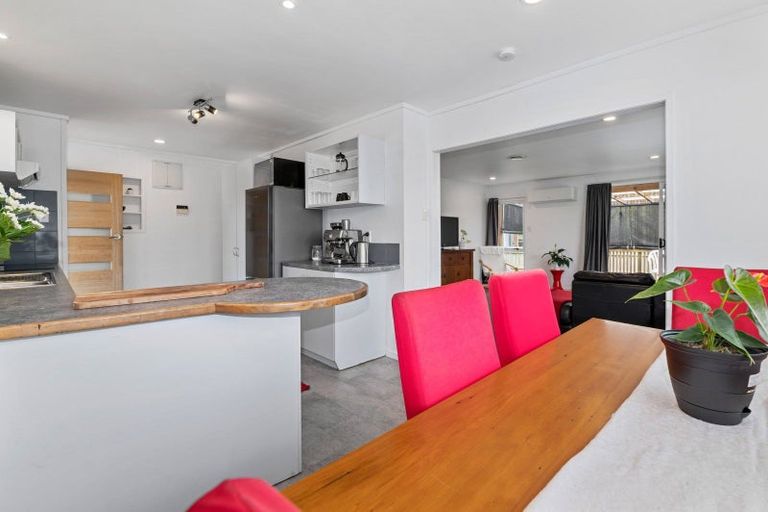 Photo of property in 4 John Road, Fairy Springs, Rotorua, 3015