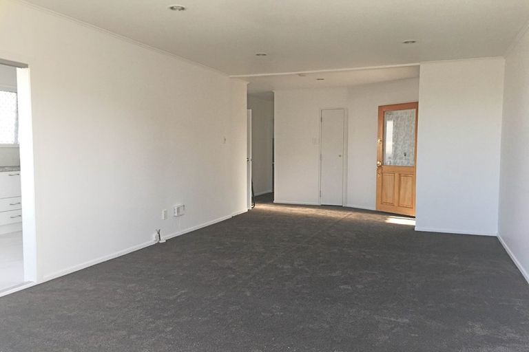 Photo of property in 169 Hobsonville Road, West Harbour, Auckland, 0618