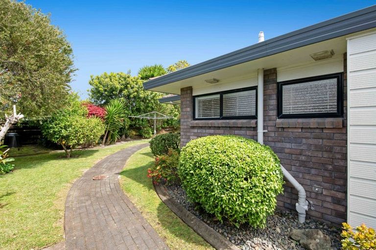 Photo of property in 9 Crampton Court, Orewa, 0931