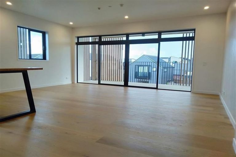 Photo of property in 4/163 Hobsonville Point Road, Hobsonville, Auckland, 0616