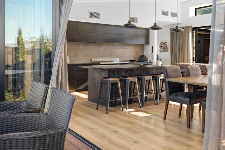 Photo of property in 13 Sapphire Spring Rise, Wanaka, 9305