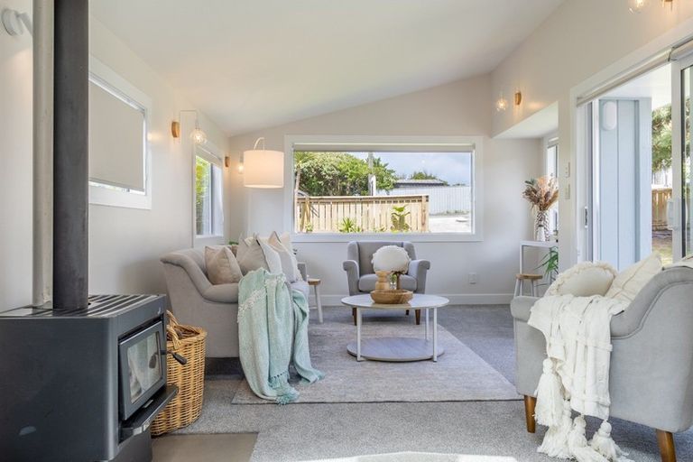 Photo of property in 3b Kowhai Street, Otaki Beach, Otaki, 5512