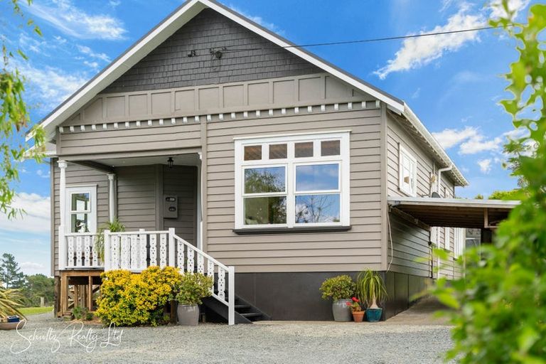 Photo of property in 17 Oparakau Road, Matakohe, 0594