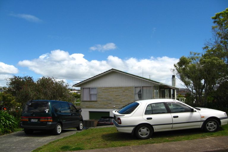 Photo of property in 1 Zita Avenue, Tindalls Beach, Whangaparaoa, 0930