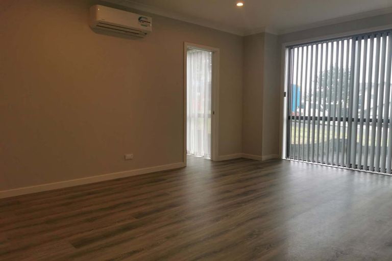 Photo of property in 21 Ascension Crescent, Orewa, 0931