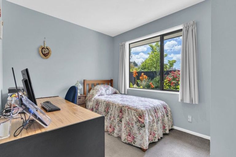 Photo of property in 5 Rooney Place, Aidanfield, Christchurch, 8025