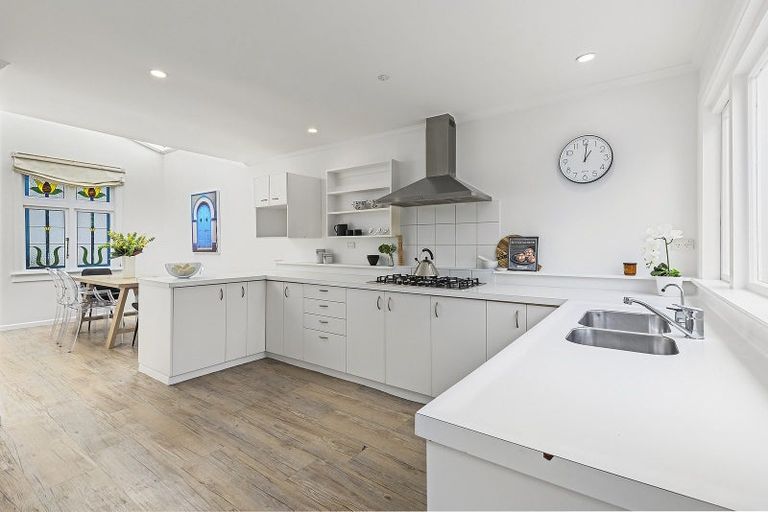 Photo of property in 18 Newman Terrace, Thorndon, Wellington, 6011