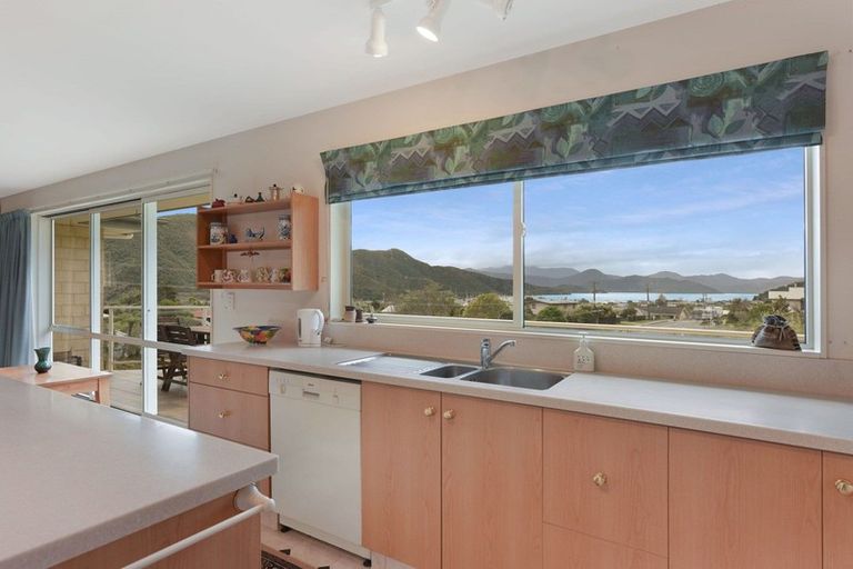 Photo of property in 34 Moana View Road, Waikawa, Picton, 7220
