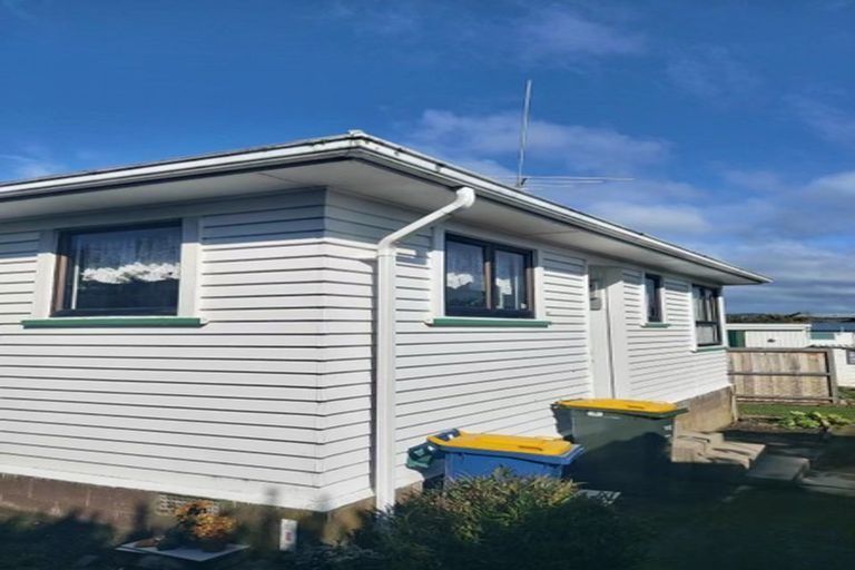 Photo of property in 72 Sylvan Crescent, Te Atatu South, Auckland, 0610