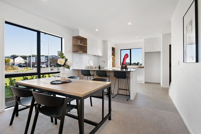 Photo of property in 1 Nga Pona Toru Road, Flat Bush, Auckland, 2019