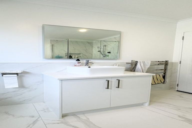 Photo of property in 54 Scarlet Oak Drive, Schnapper Rock, Auckland, 0632