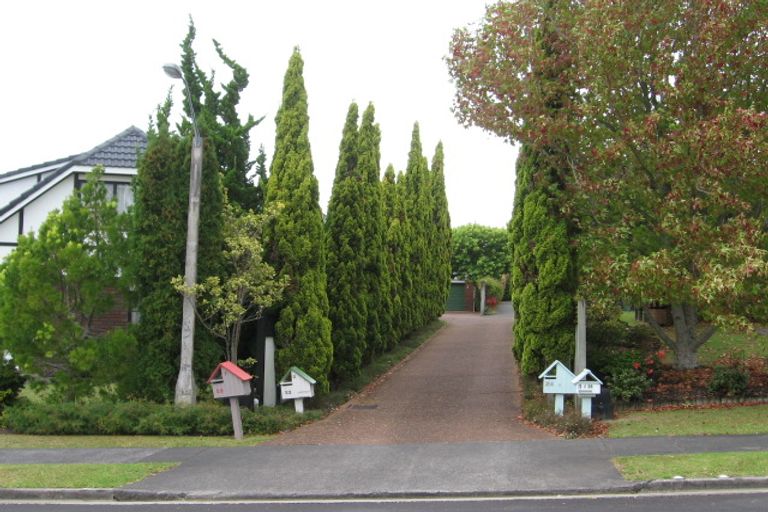 Photo of property in 2/24 Cherub Place, West Harbour, Auckland, 0618