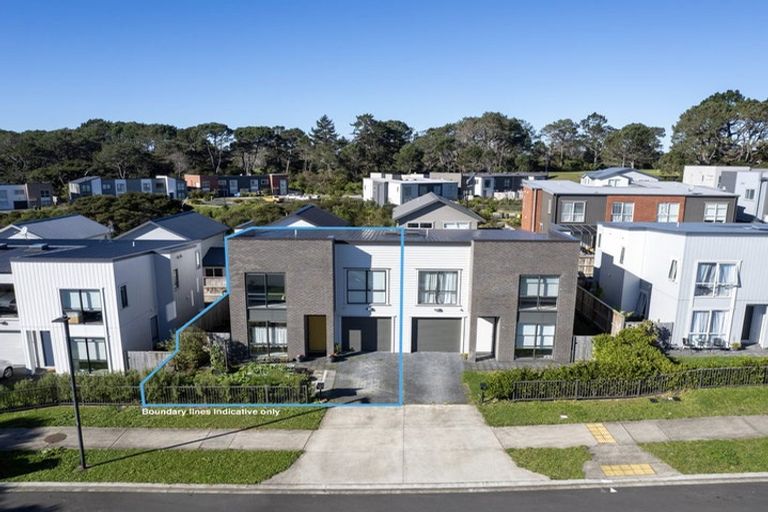 Photo of property in 16 Waimoana Close, Massey, Auckland, 0614