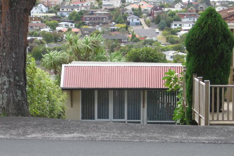 Photo of property in 26 Target Road, Totara Vale, Auckland, 0629