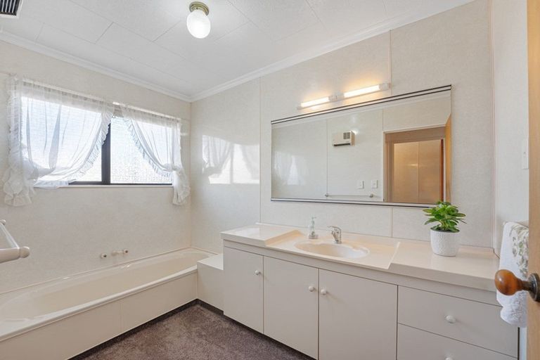 Photo of property in 1/27 Whiteley Street, Moturoa, New Plymouth, 4310