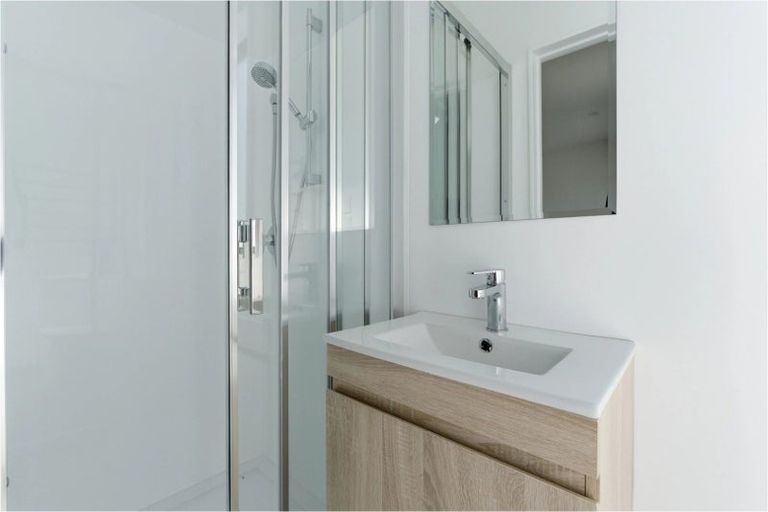 Photo of property in 8/233 Great North Road, Henderson, Auckland, 0612