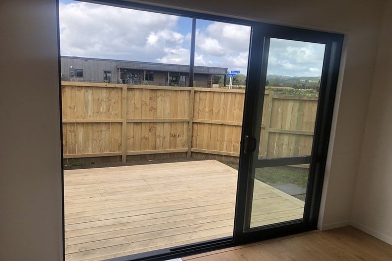 Photo of property in 37 Kaha Road, Takanini, 2110