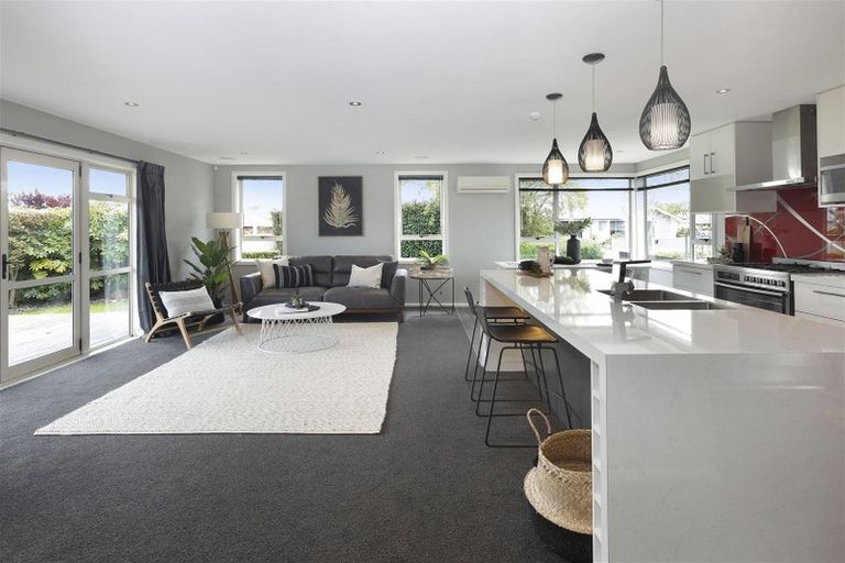 Photo of property in 20 Daniels Road, Redwood, Christchurch, 8051