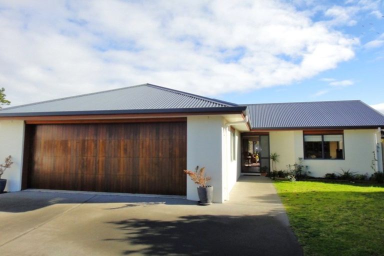 Photo of property in 6 Resolution Place, One Tree Point, 0118