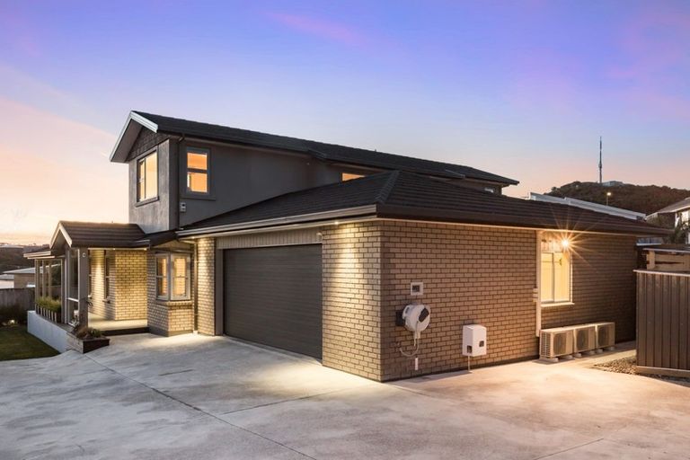 Photo of property in 18 Peel Lane, Aotea, Porirua, 5024