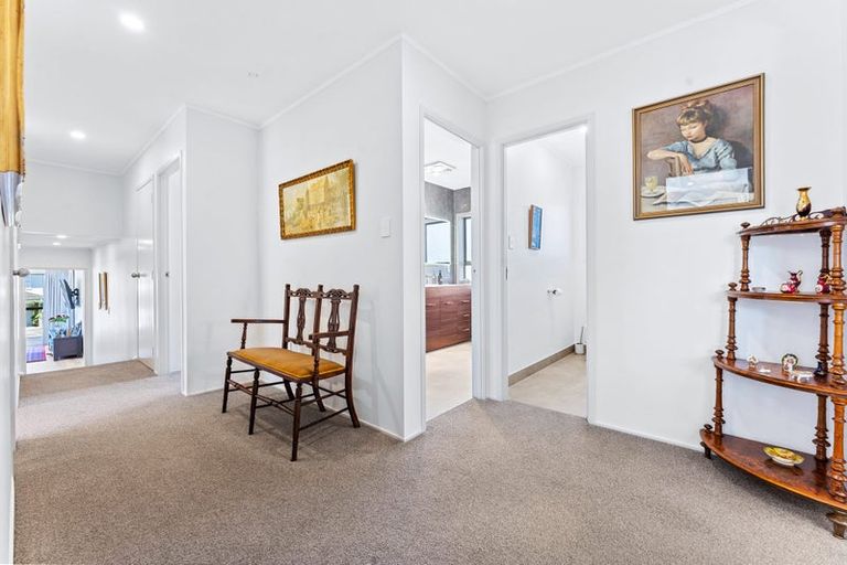 Photo of property in 20 Chatswood Grove, Chatswood, Auckland, 0626