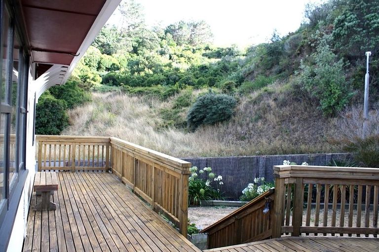 Photo of property in 50 Melrose Road, Island Bay, Wellington, 6023