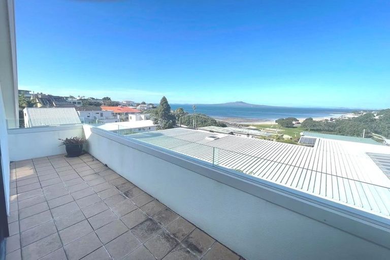 Photo of property in 10b Beach Road, Castor Bay, Auckland, 0620