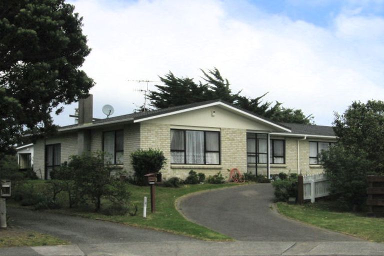 Photo of property in 8 Fenside Street, Waikanae Beach, Waikanae, 5036