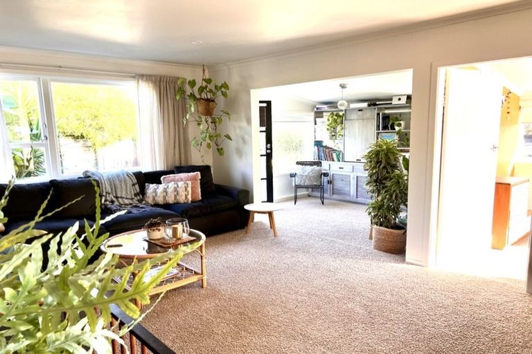 Photo of property in 2 Lindale Grove, Waikanae Beach, Waikanae, 5036
