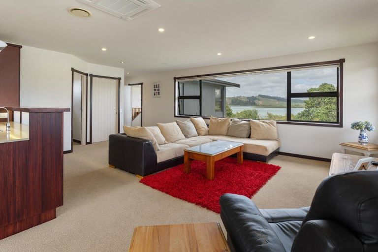 Photo of property in 10 Hei Esplanade, Whitianga, 3510